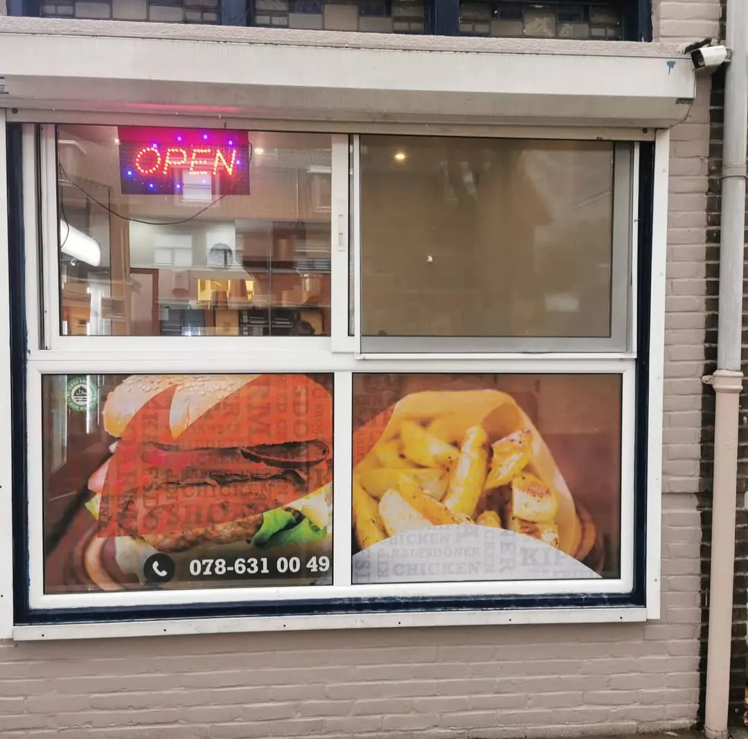 Gevelreclame installatie restaurant Nederland